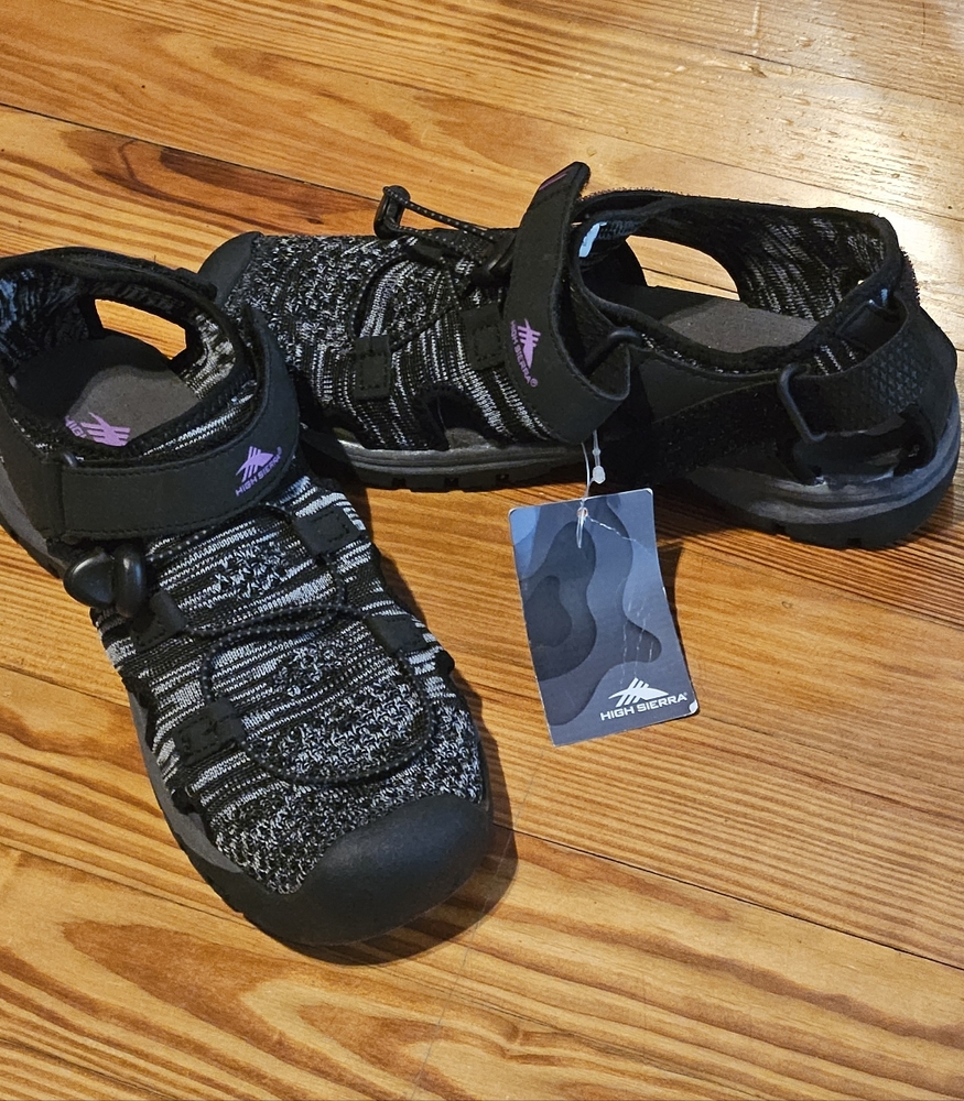 HIGH SIERRA Woman's Sandals Size 7 NWT Black/white Knit-like Pattern
